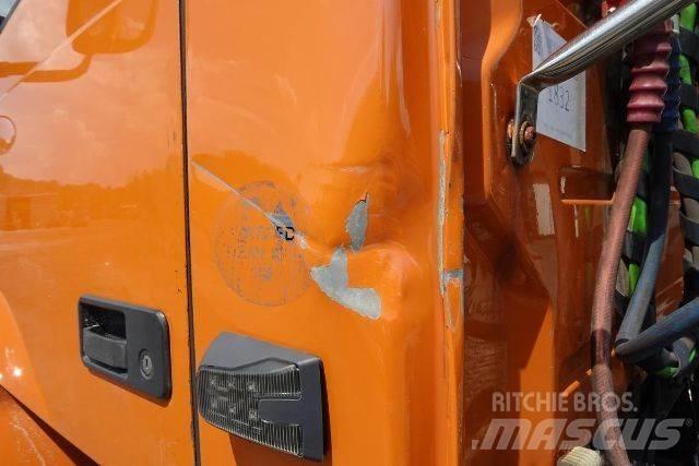 Volvo VNM42T Chassier