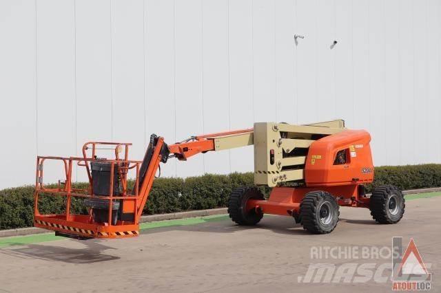 JLG 520AJ Bomliftar
