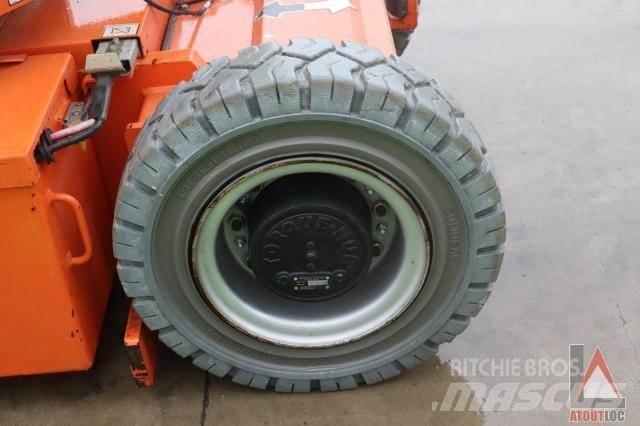 JLG E300AJP Bomliftar