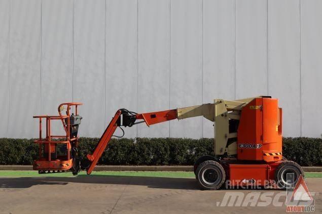 JLG E300AJP Bomliftar