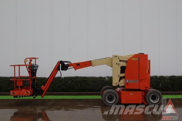 JLG E300AJP Bomliftar