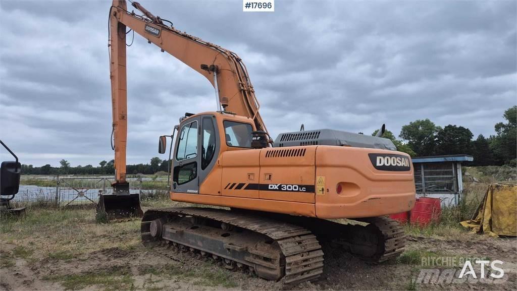 Doosan DX 300 LC Bandgrävare