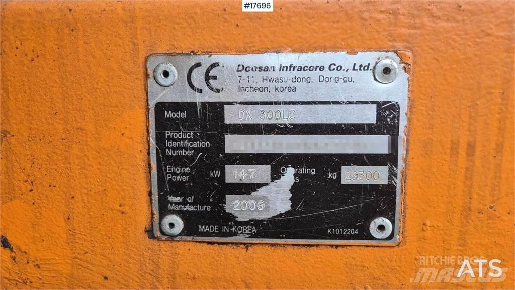 Doosan DX 300 LC Bandgrävare