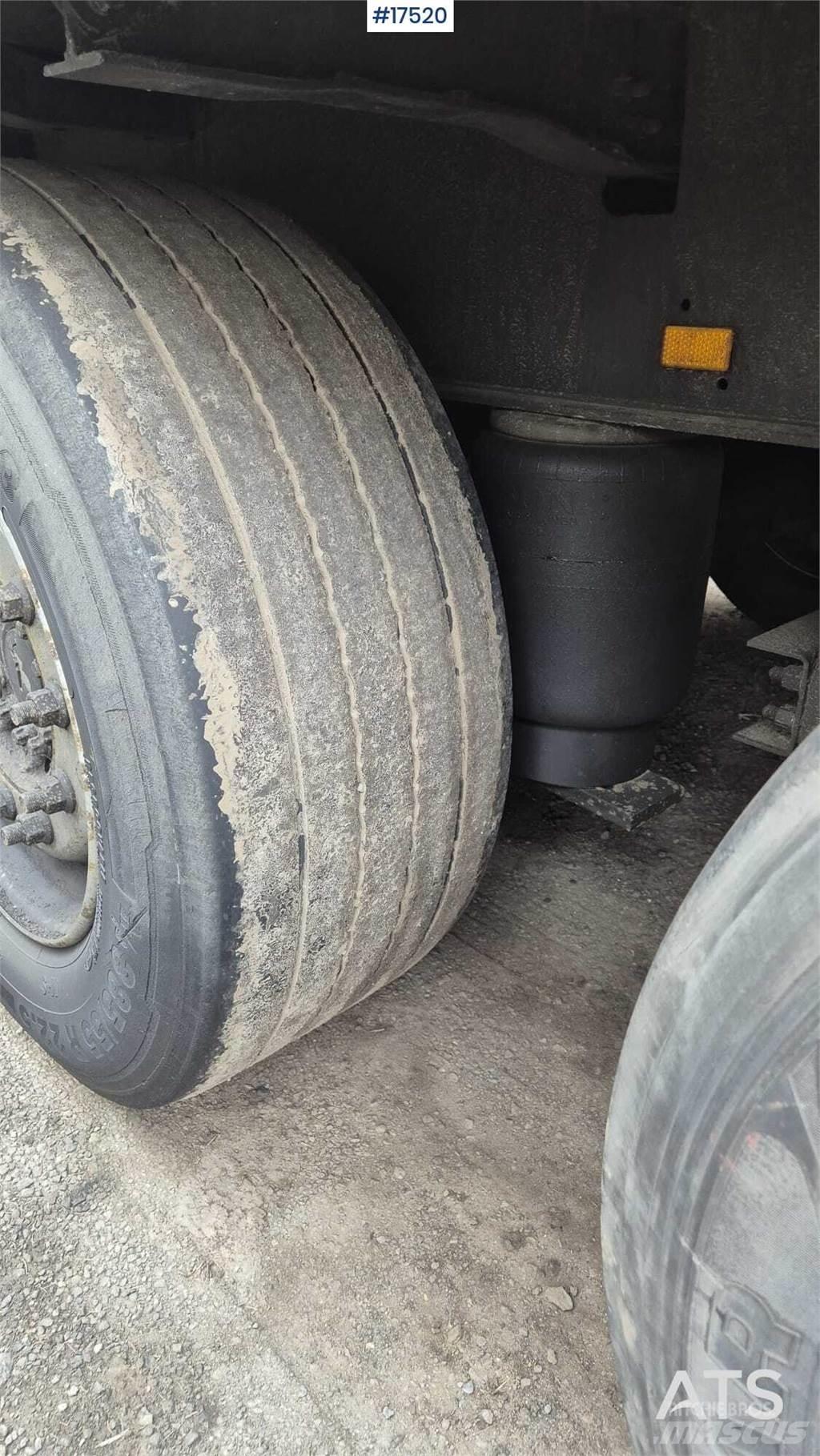Schmitz SKO 24 Kapelltrailer