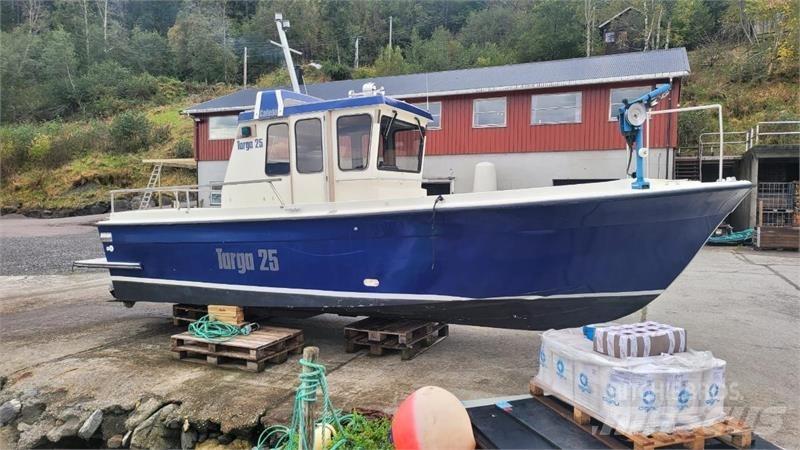  Targa 25 Arbetsbåtar, pråmar och pontoner