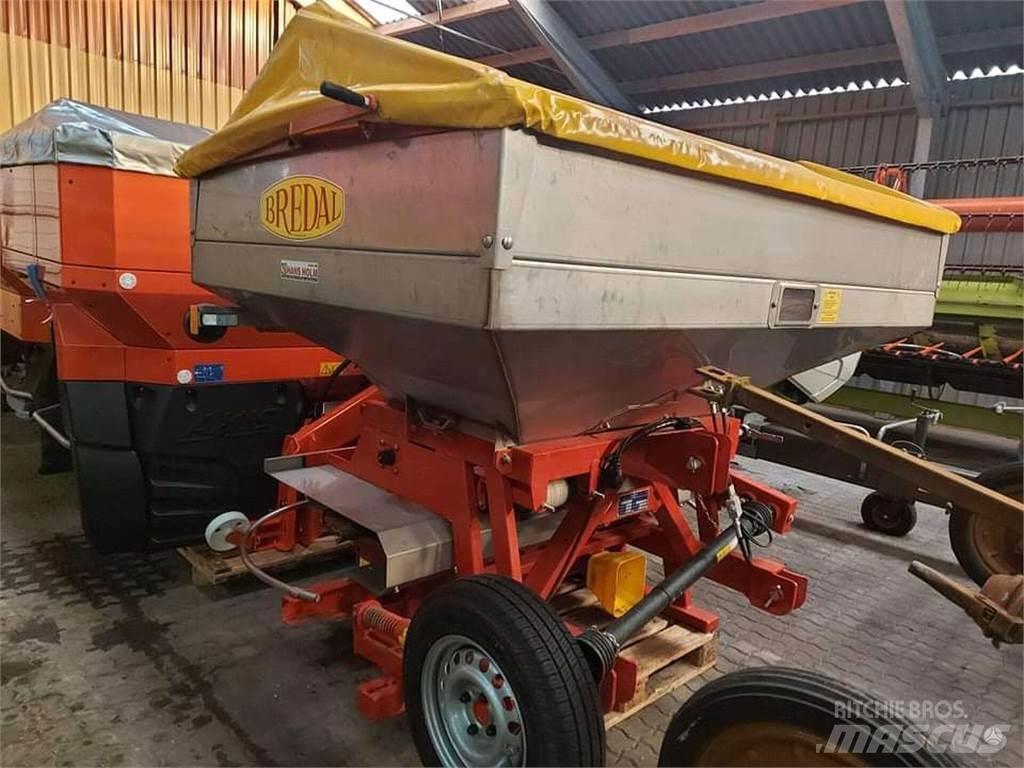 Bredal F2 2500 Mineralgödselspridare