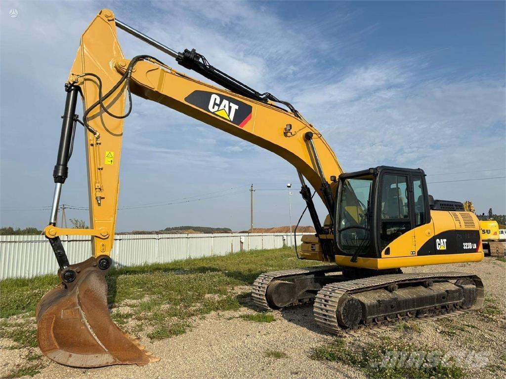 CAT 323 D Bandgrävare