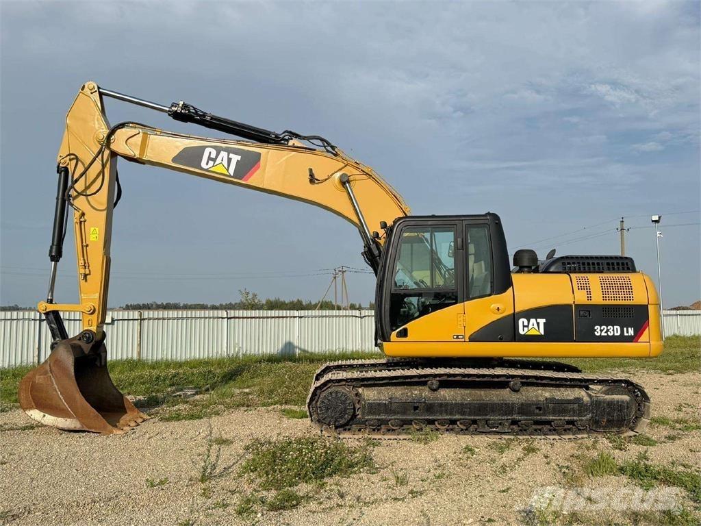 CAT 323 D Bandgrävare