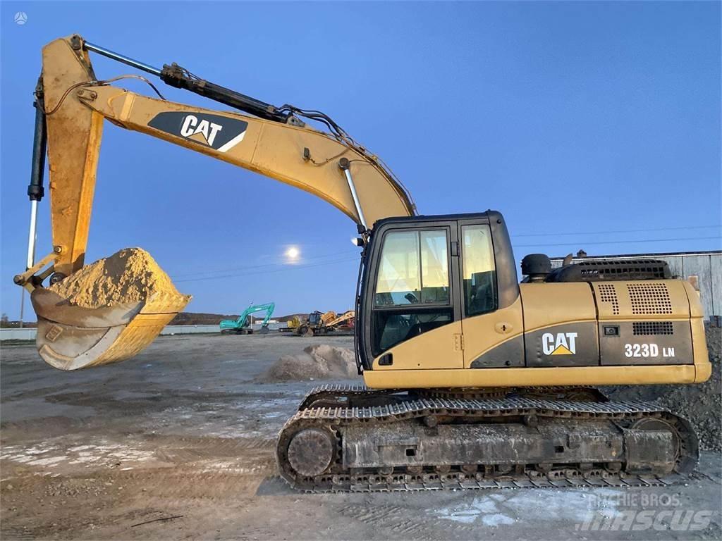CAT 323 DLN Bandgrävare