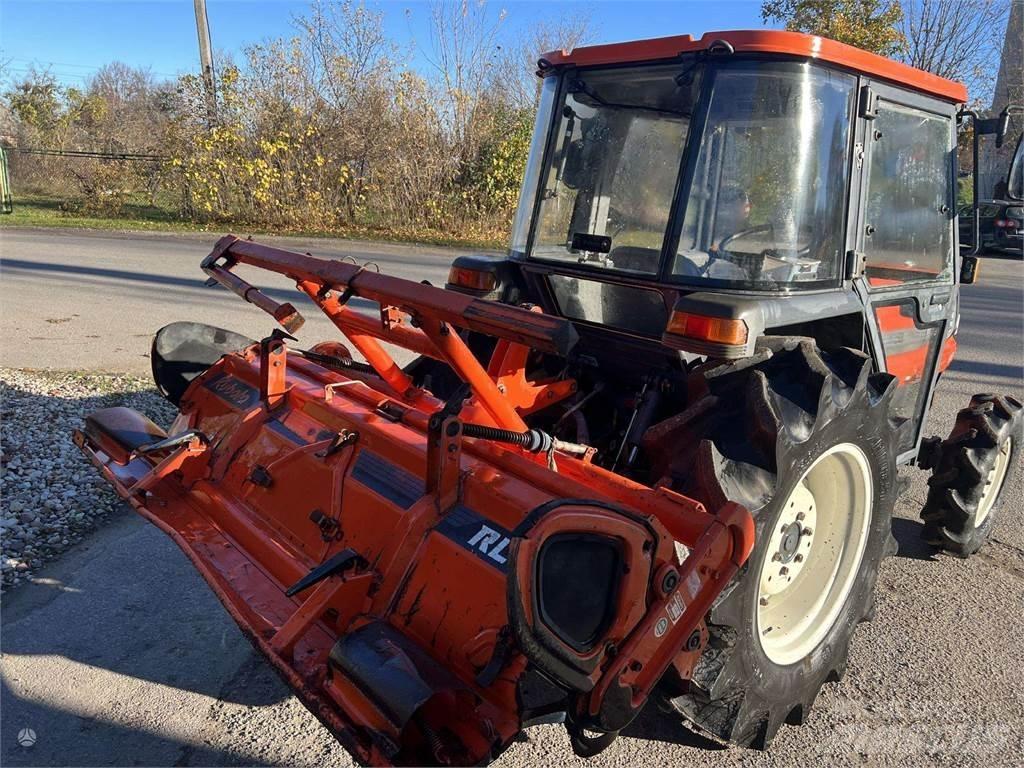 Kubota GL320 Traktorer