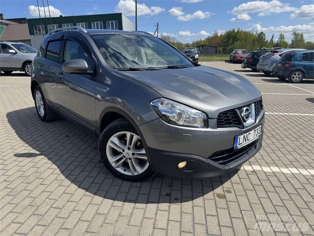 Nissan  Personbilar