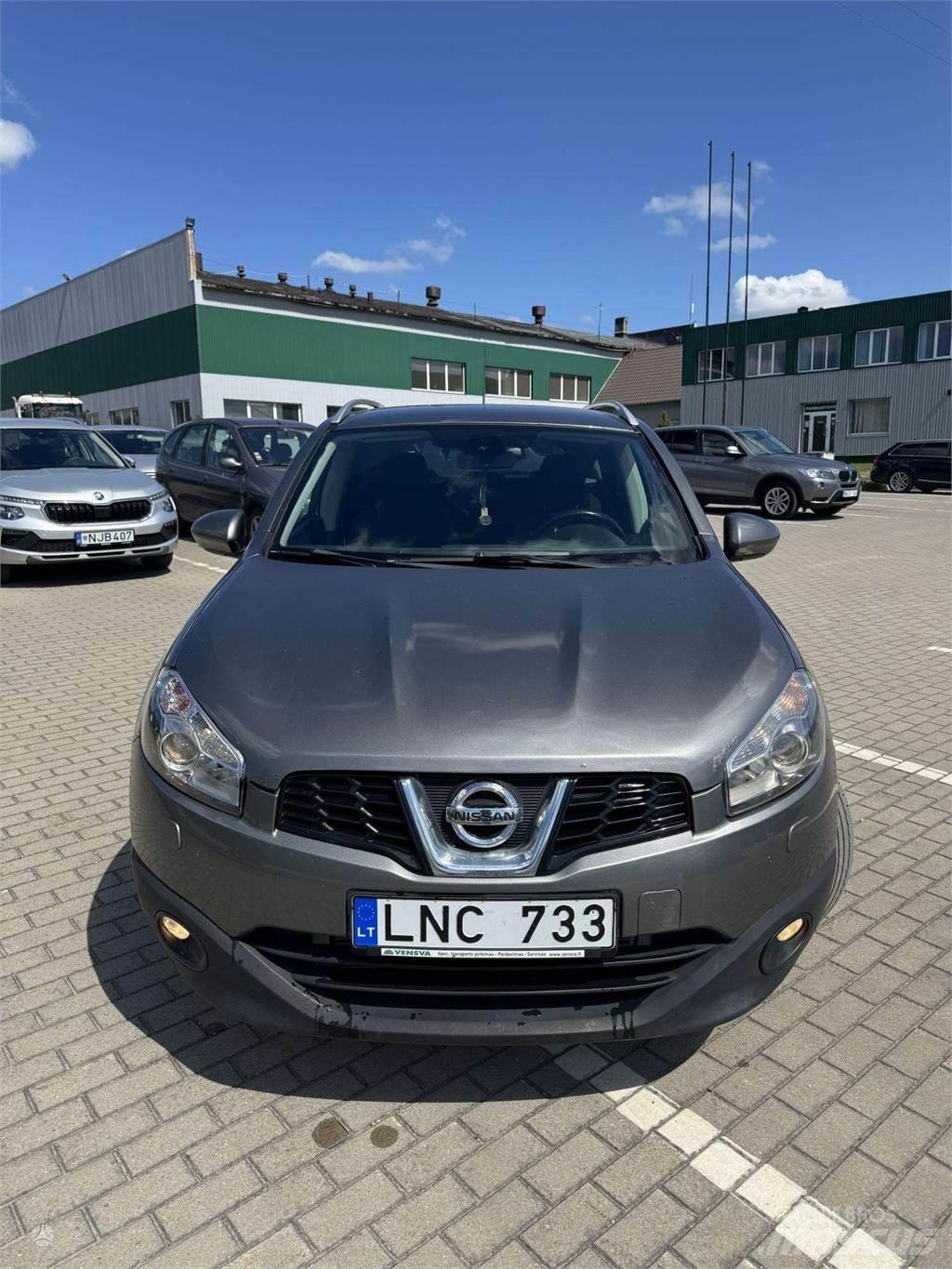 Nissan  Personbilar