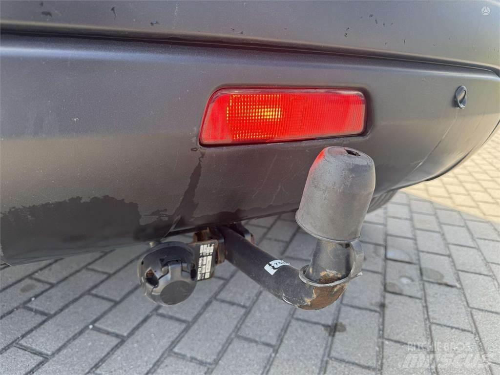Nissan  Personbilar