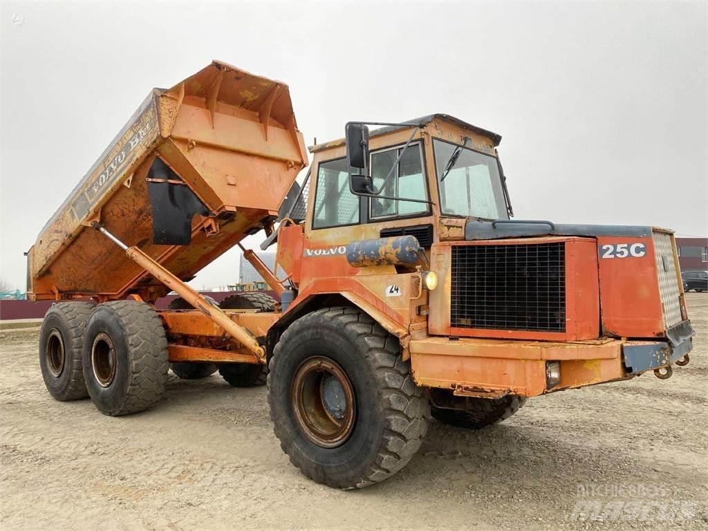 Volvo A25C , Nr.1 Midjestyrd dumper