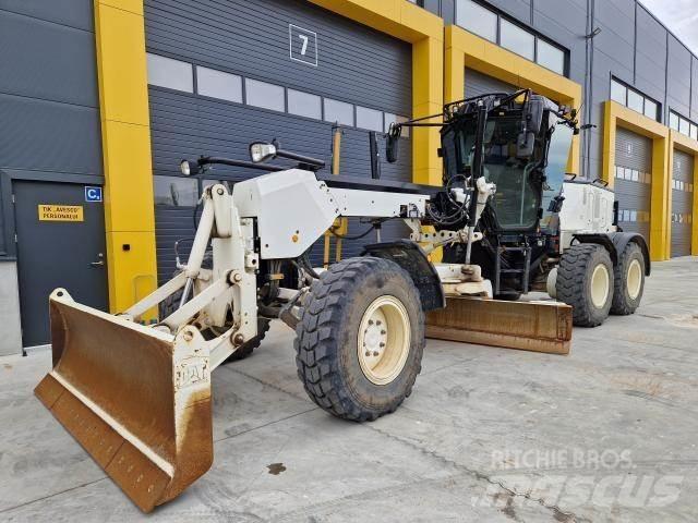 CAT 120AWD Väghyvlar