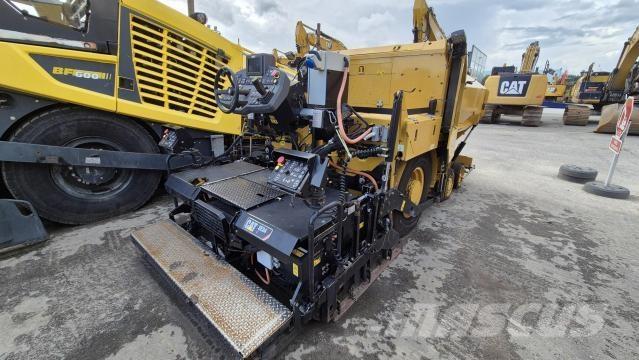 CAT AP300F Asfaltsläggningsmaskiner