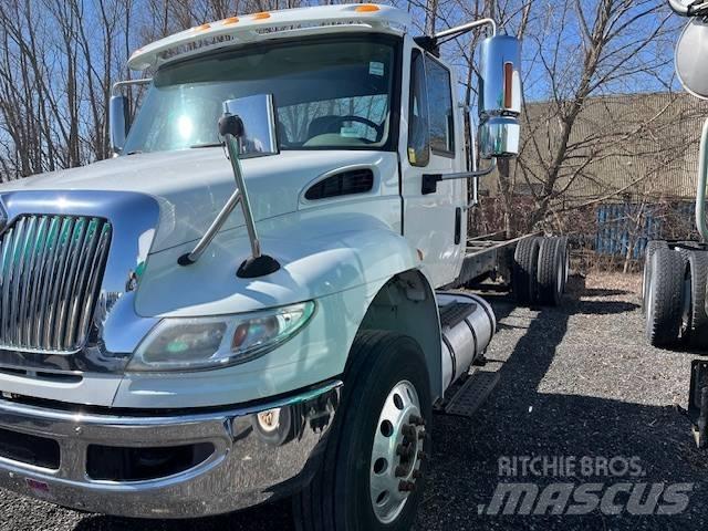 International 4400 Flakbilar