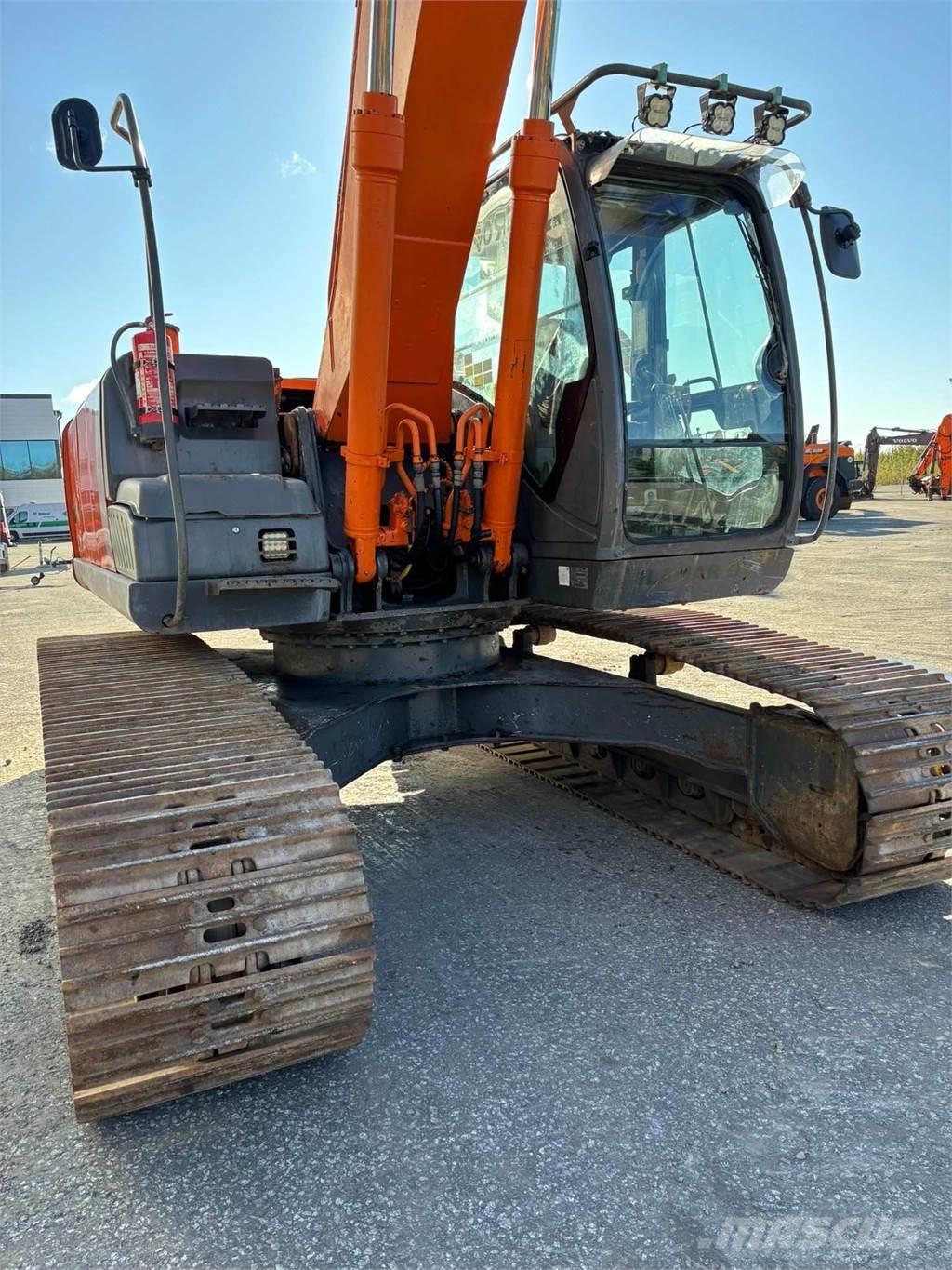 Hitachi ZX210LC-3 Grävmaskiner med lång räckvidd