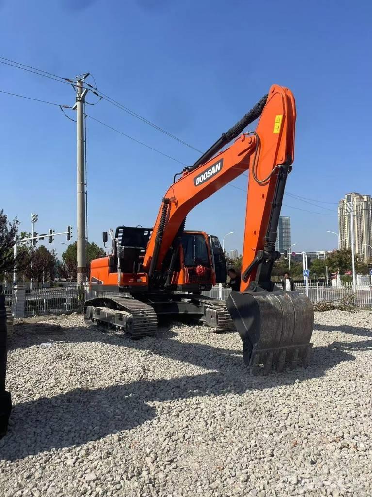 Doosan DX 225LC-9C Bandgrävare