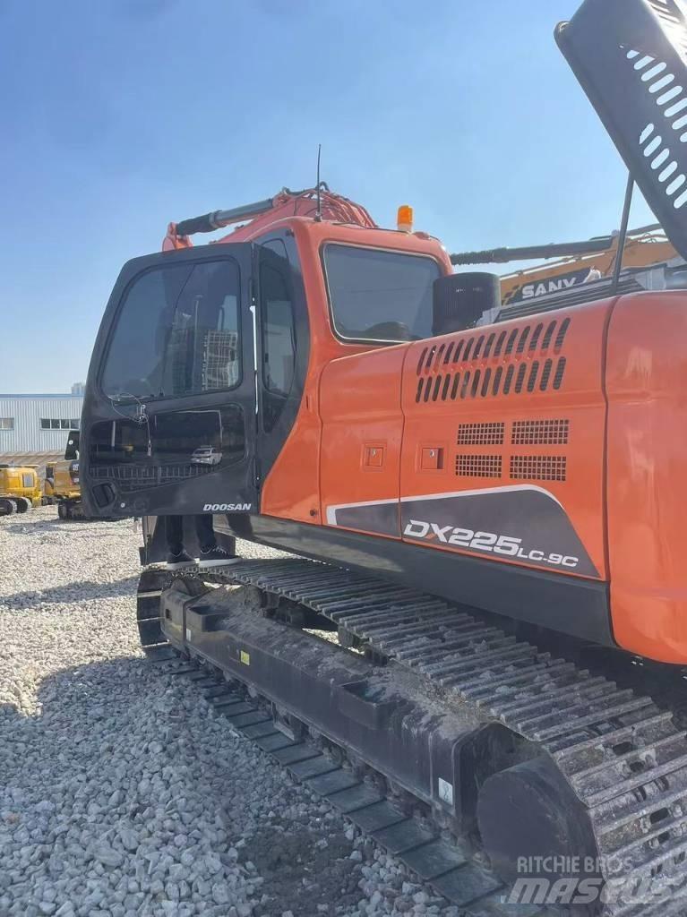 Doosan DX 225LC-9C Bandgrävare