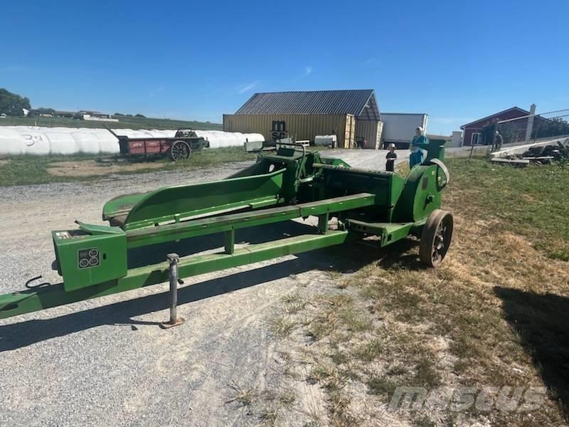 John Deere 3950 Fälthackar