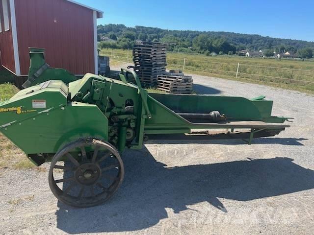 John Deere 3950 Fälthackar