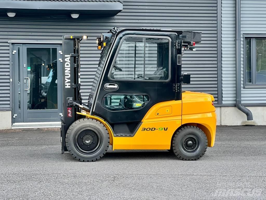 Hyundai 30D-9V Dieselmotviktstruckar