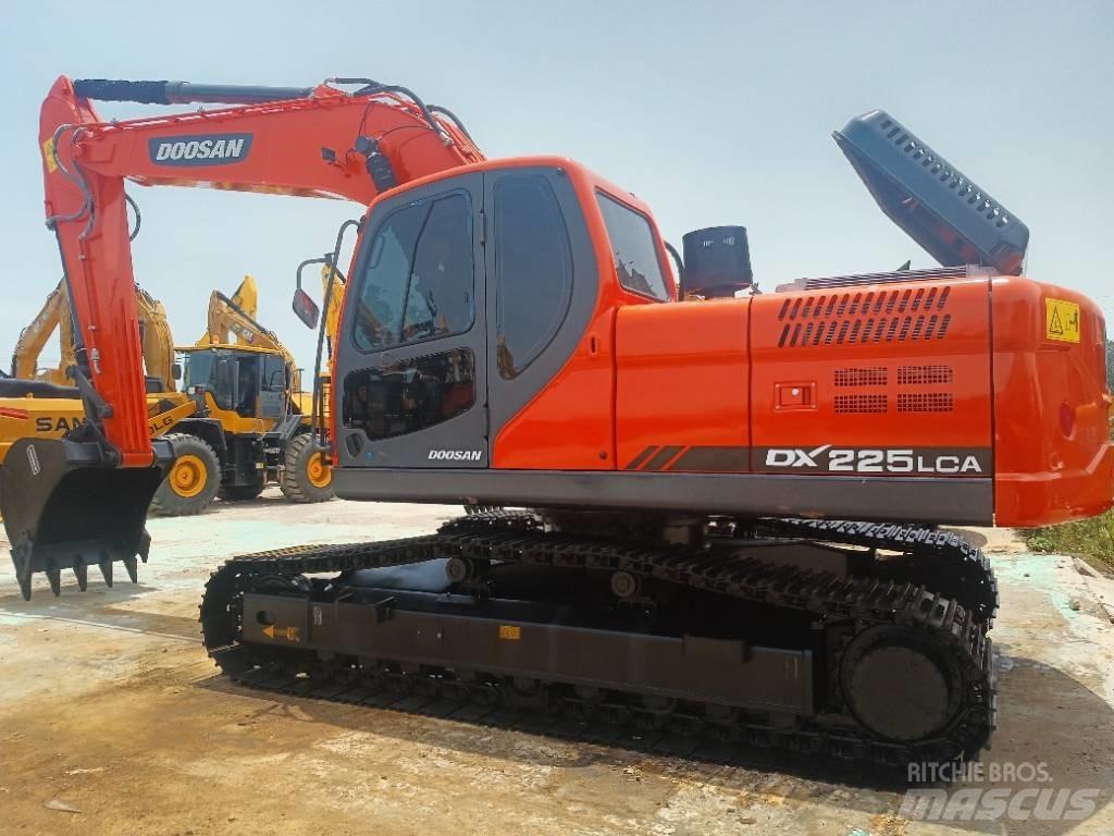 Doosan DX 225 Bandgrävare