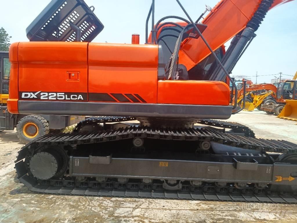 Doosan DX 225 Bandgrävare