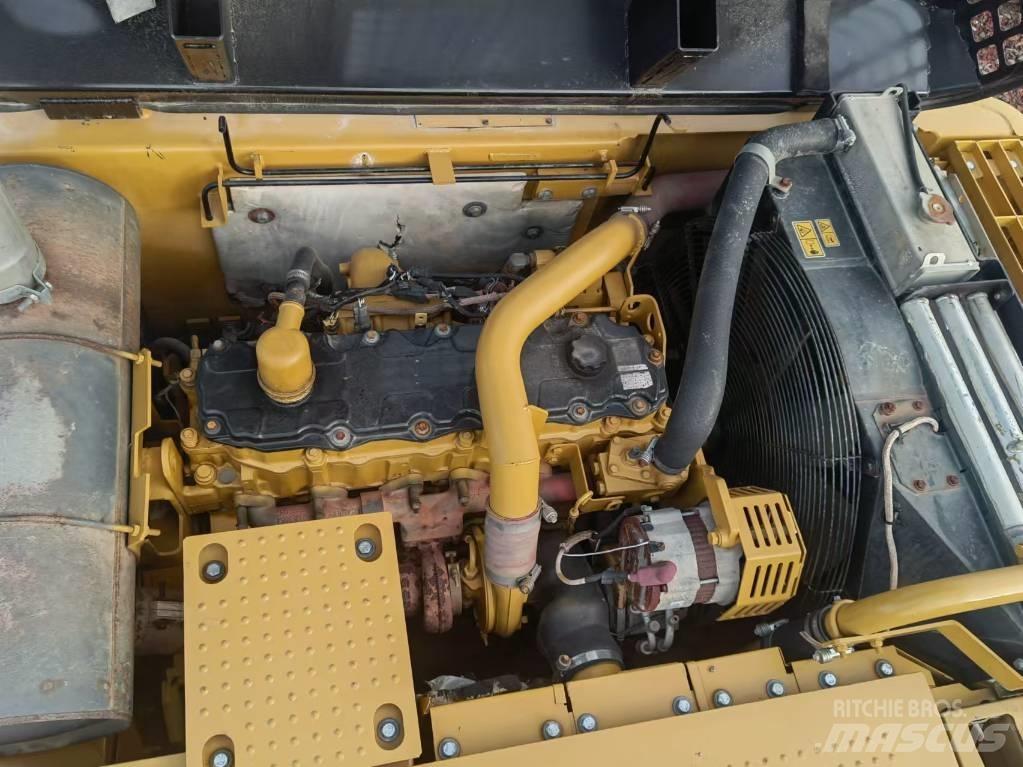 CAT 325 D2 Bandgrävare