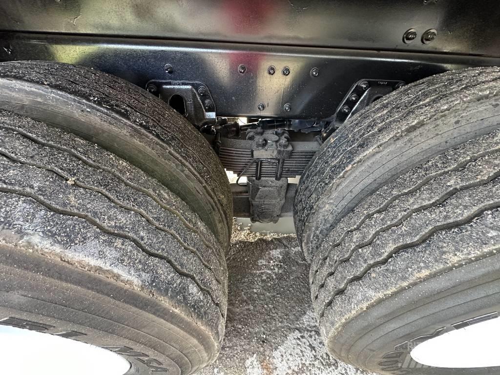 Sterling L 7500 Slamsugningsbil