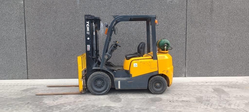 TCM FHG 25 T3 Gasolmotviktstruckar