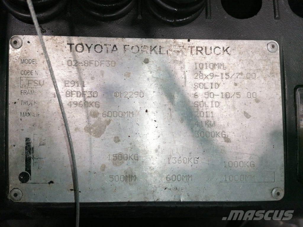 Toyota 02-8FDF30 Dieselmotviktstruckar