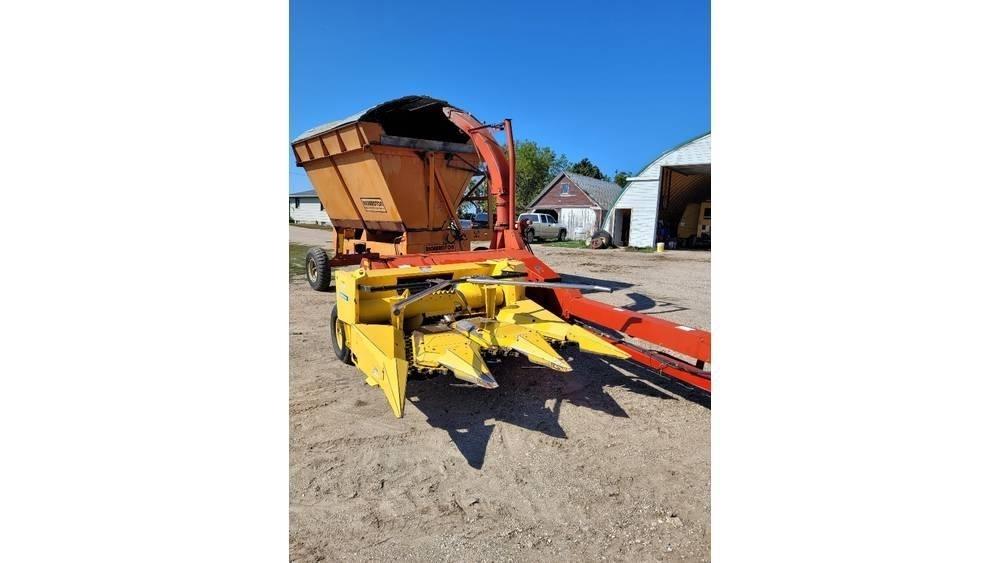 New Holland FP230 Fälthackar
