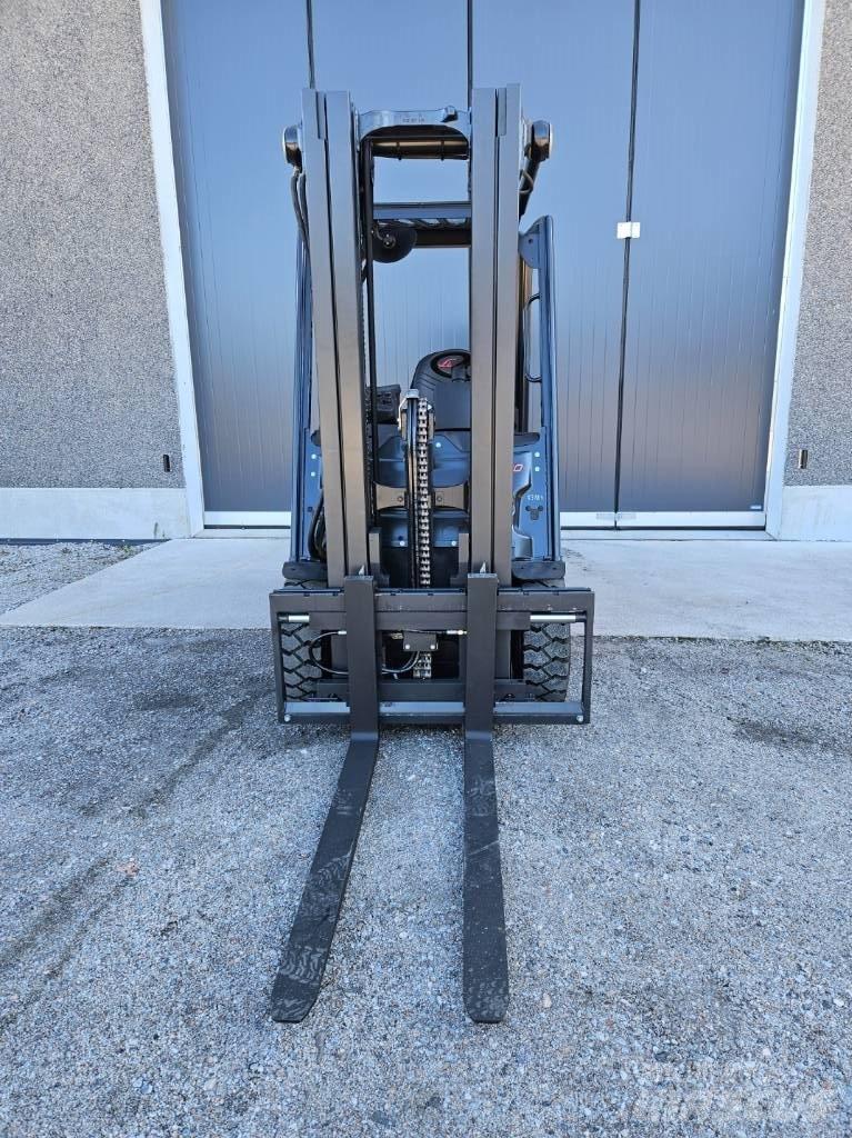 Linde E30-01 Elmotviktstruckar