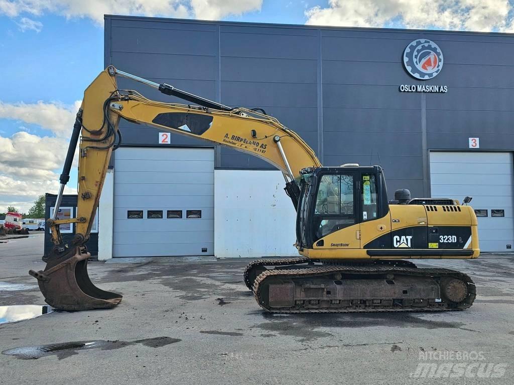 CAT 323 D L Bandgrävare
