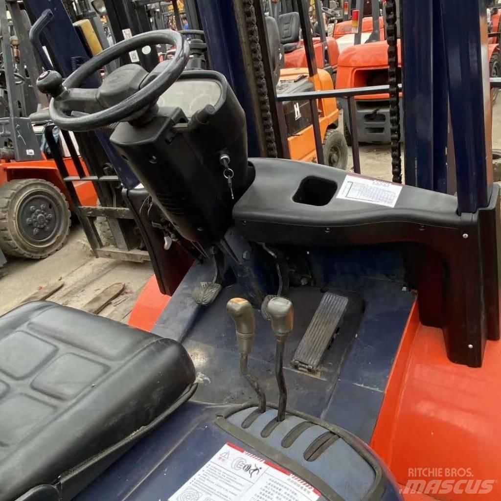Heli H2000 30 Dieselmotviktstruckar