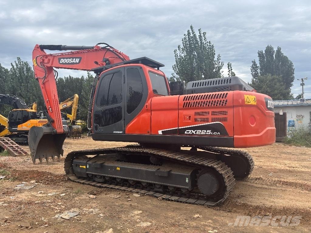 Doosan DX 225 LCA Bandgrävare