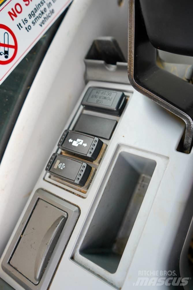 Hitachi ZX225USLC-6 Bandgrävare