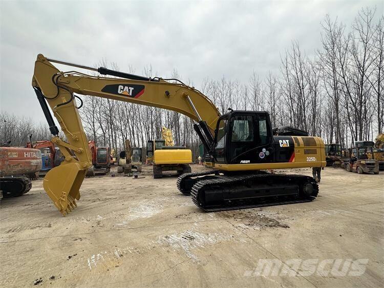 CAT 325D2 Bandgrävare