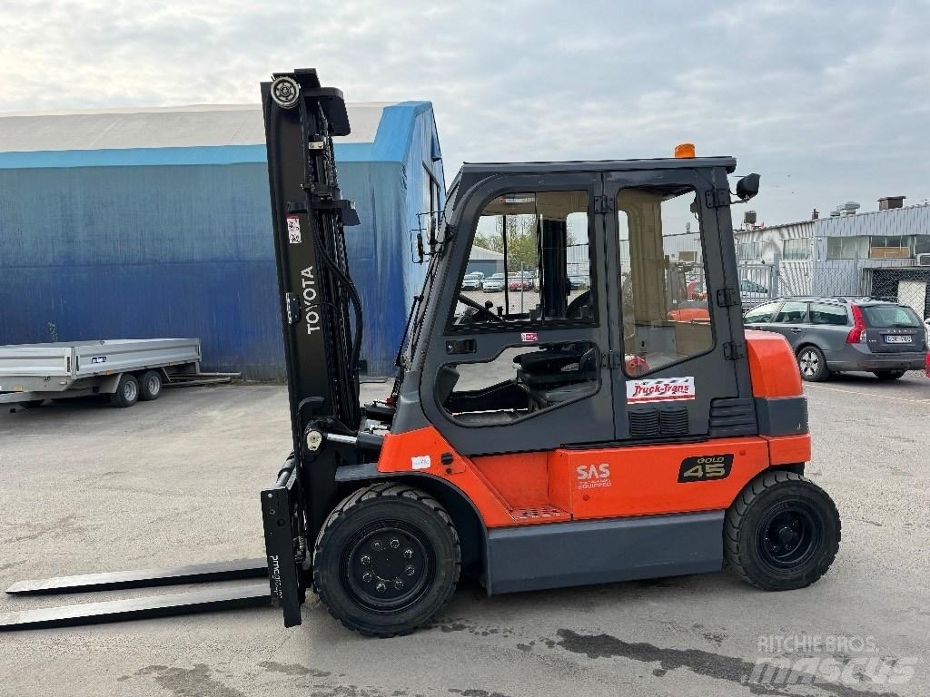 Toyota 7FBMF45 Elmotviktstruckar
