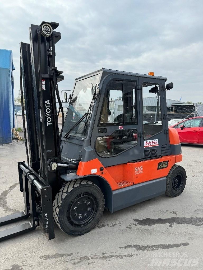 Toyota 7FBMF45 Elmotviktstruckar