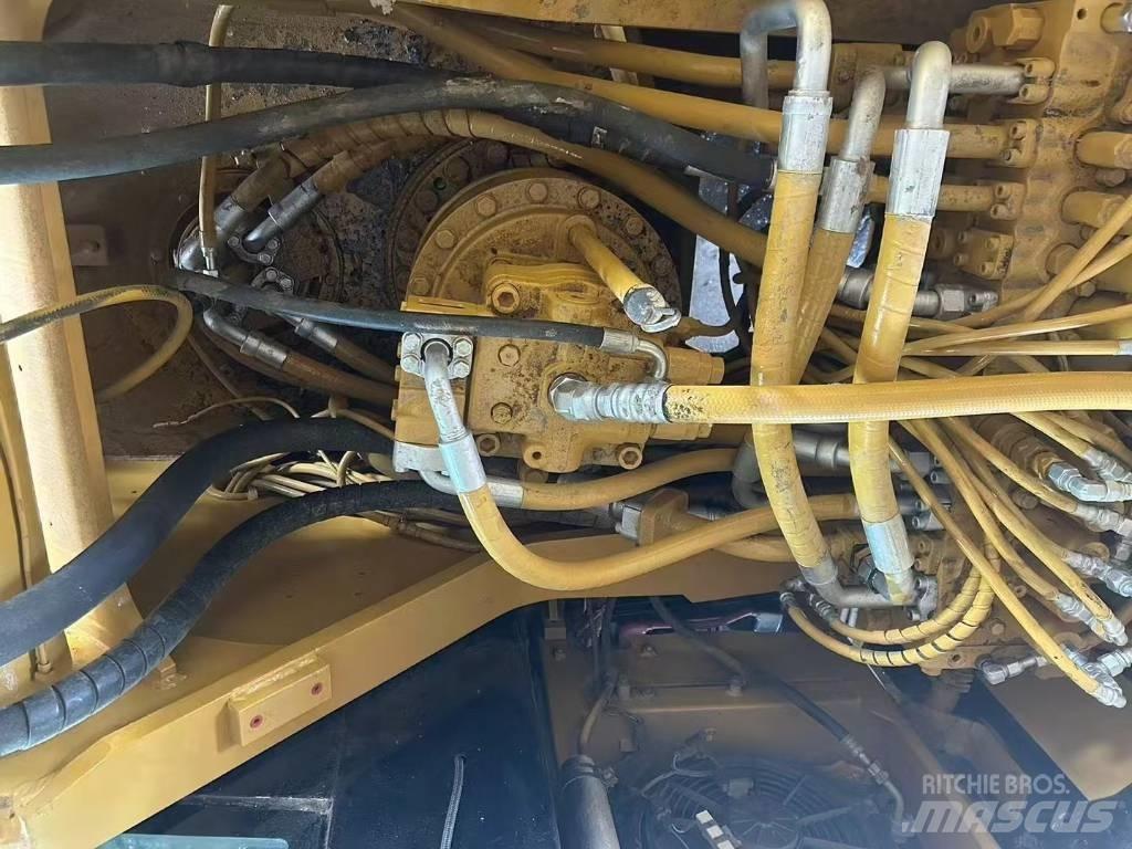 CAT 329 D L Bandgrävare
