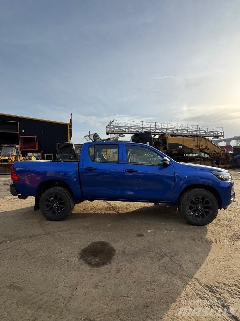 Toyota Hilux Active Flakbilar/Pickuper