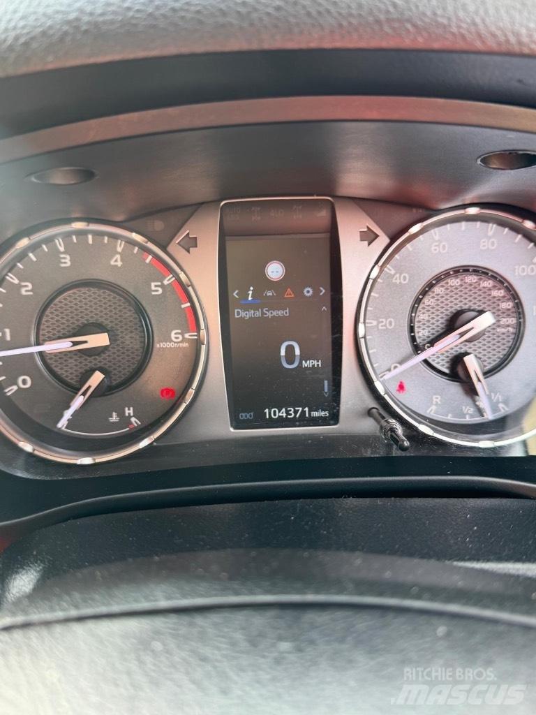 Toyota Hilux Active Flakbilar/Pickuper