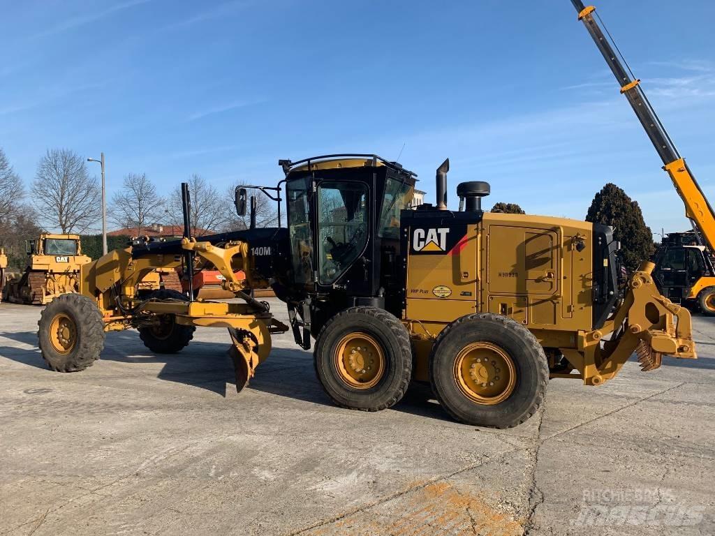 CAT 140 M 2 Väghyvlar