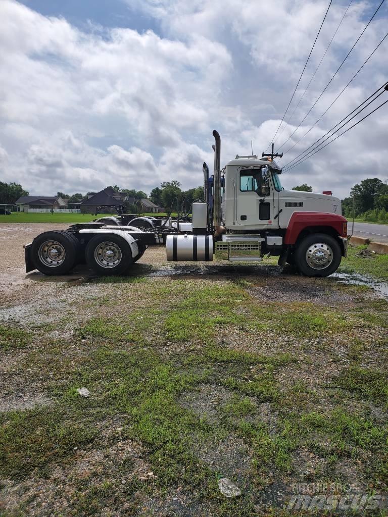 Mack P 164 T Chassier