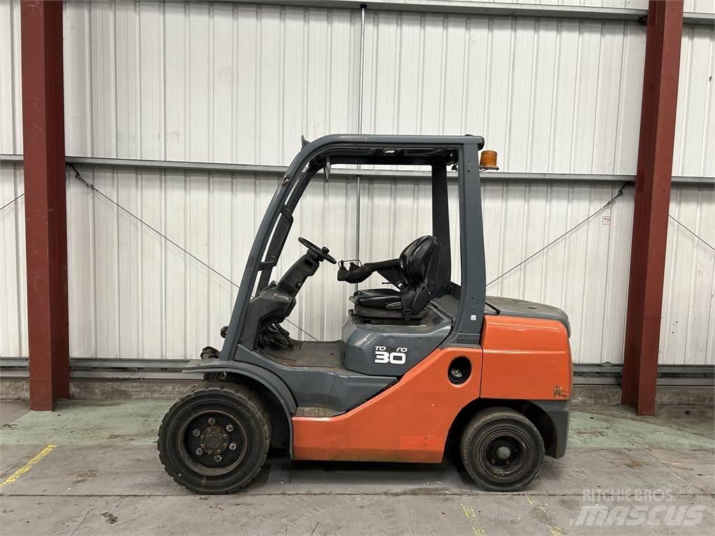 Toyota 02-8FDF30 Dieselmotviktstruckar