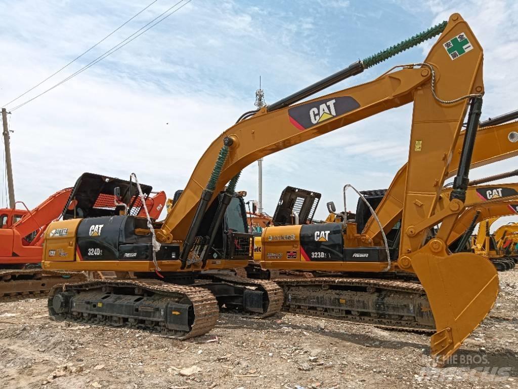 CAT 324D2 Midigrävmaskiner 7t - 12t