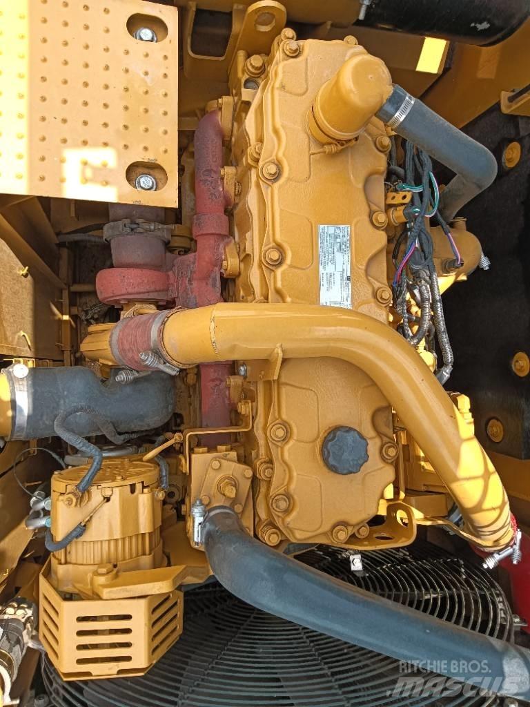 CAT 324D2 Midigrävmaskiner 7t - 12t